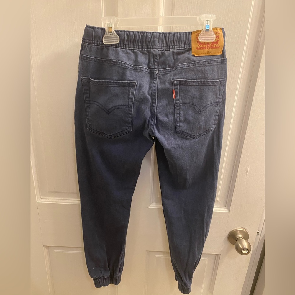 Levi’s - Picture 3 of 5